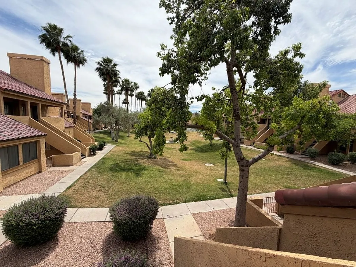 Building Photo - 4901 E Calle Los Cerros #255