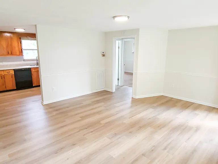 732 Davis Dr — Photo 2