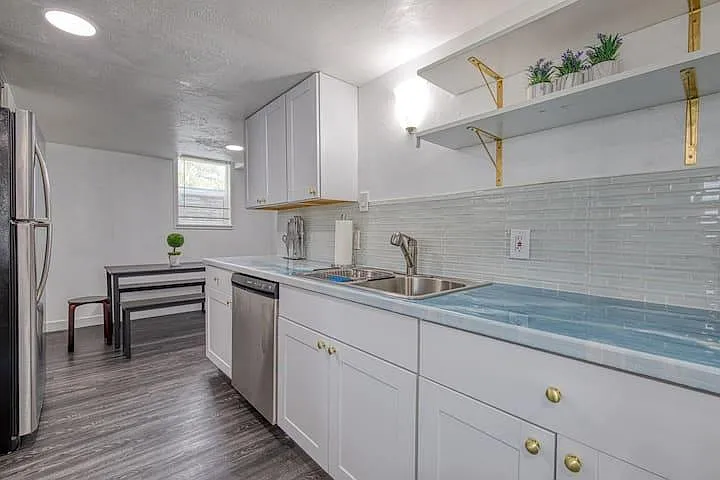 1 bed, 900 sqft, $1,400 — Photo 4