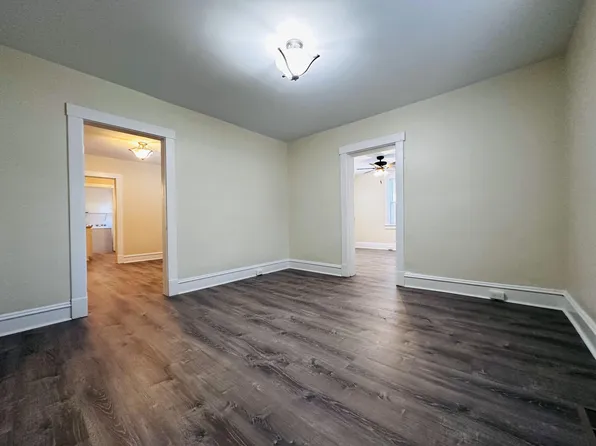 616 14th St APT 2, Waynesboro, VA 22980