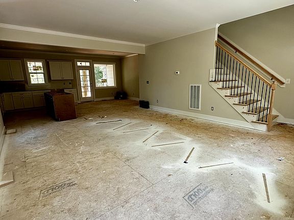 4th image of 736 Jasmine Rd