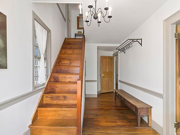2nd image of 31 Madison St