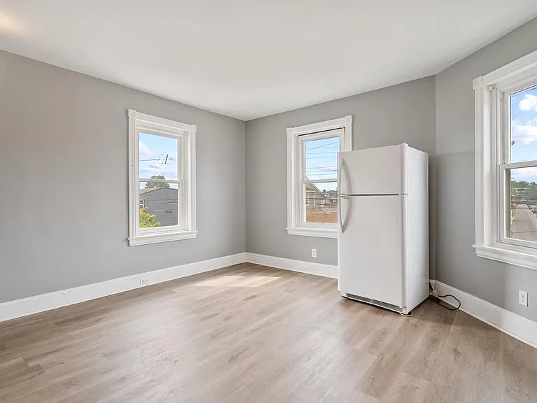 203 E Springfield Rd #17 — Photo 4
