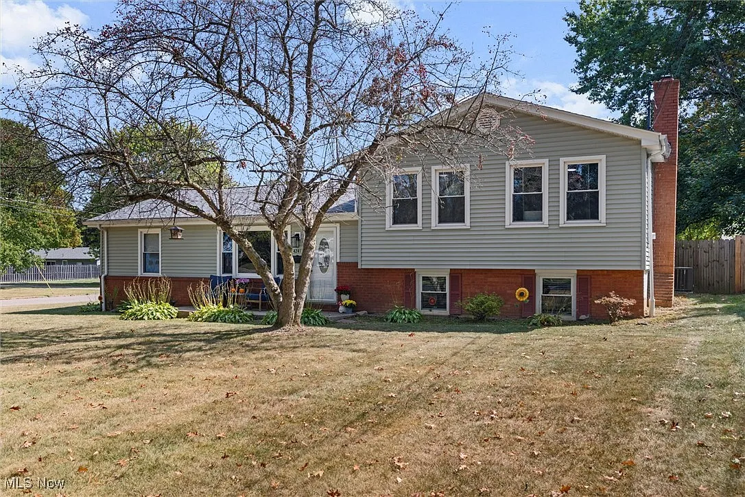 4241 Wedgewood Dr photo 1