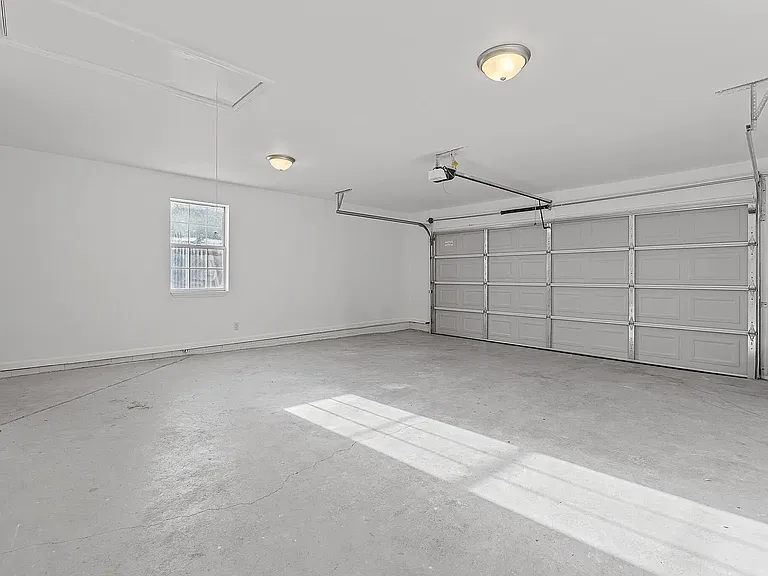 678 Clinton Way W — Photo 11