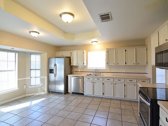 4th image of 3831 Oak Valley Dr