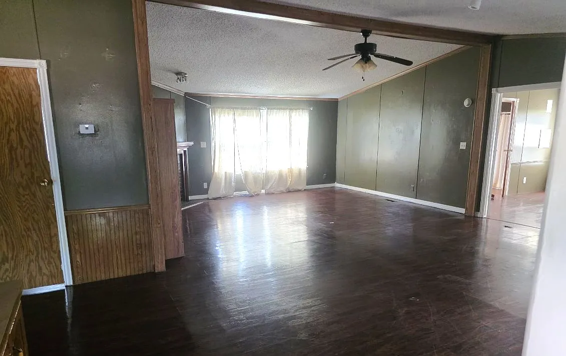 3 bed, 2100 sqft, $1,495 — Photo 3