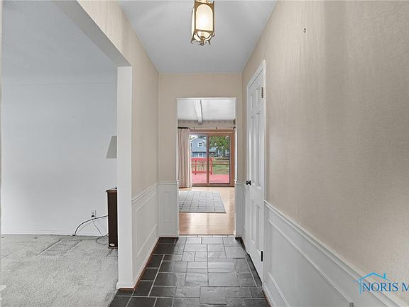 4th image of 412 W South Boundary St