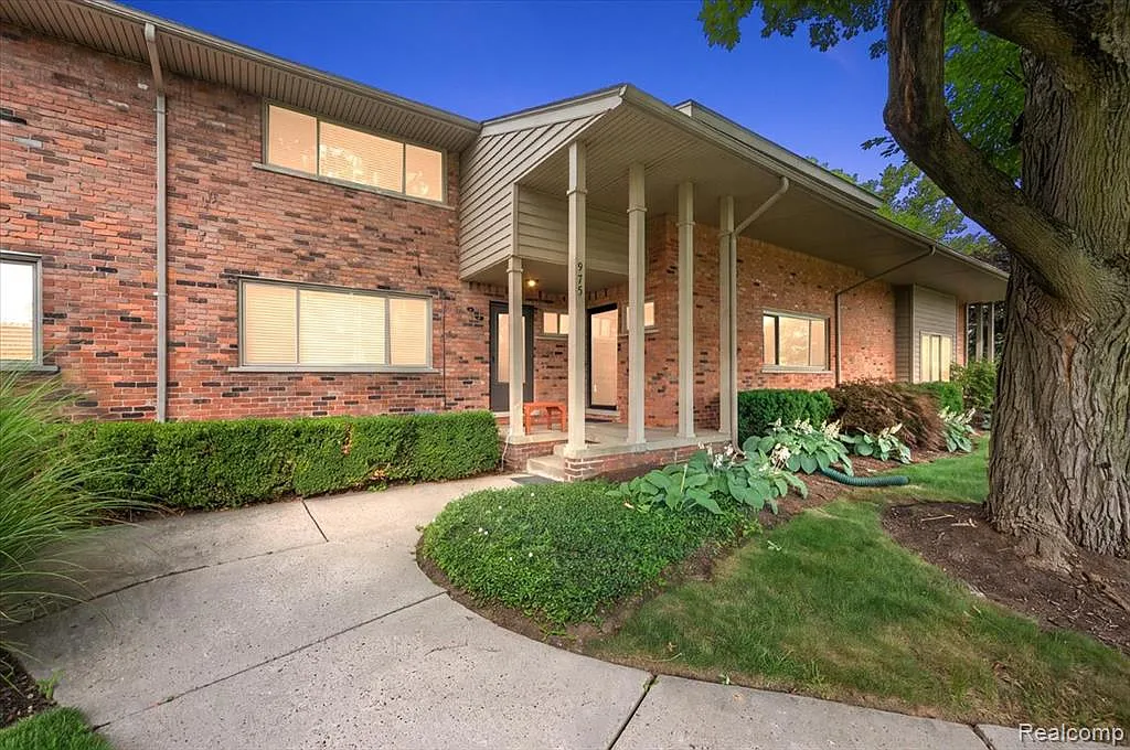 2 bed, 1.5 bath, 1304 sqft, $3,500 — Photo 1