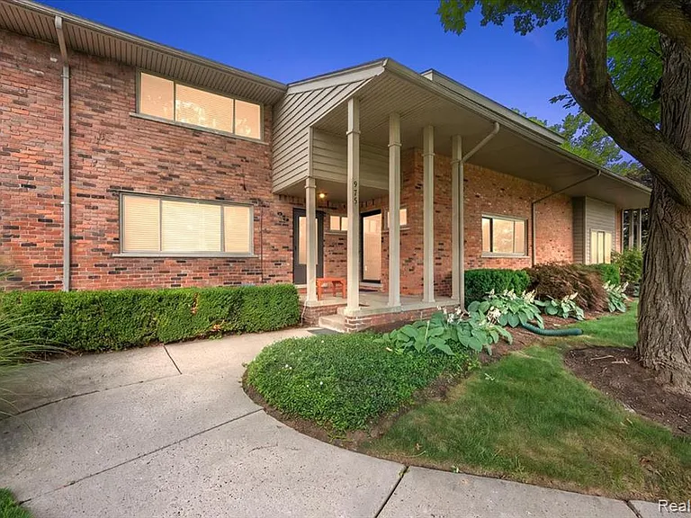 975 N Old Woodward Ave — Photo 1