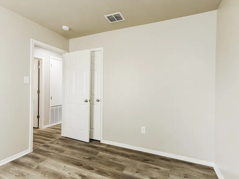 3215 Pedernales Dr — Photo 12