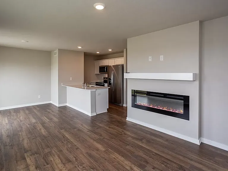 1112 Cove St SE — Photo 3