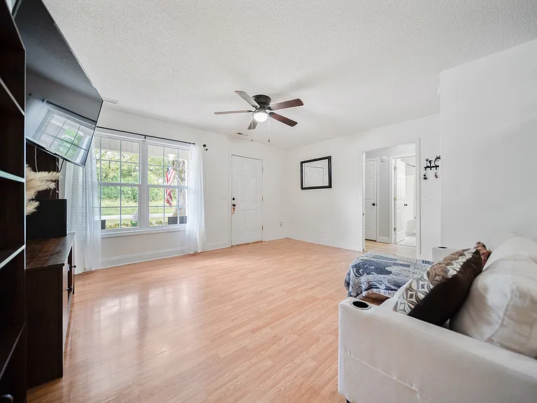 817 Church St — Photo 2