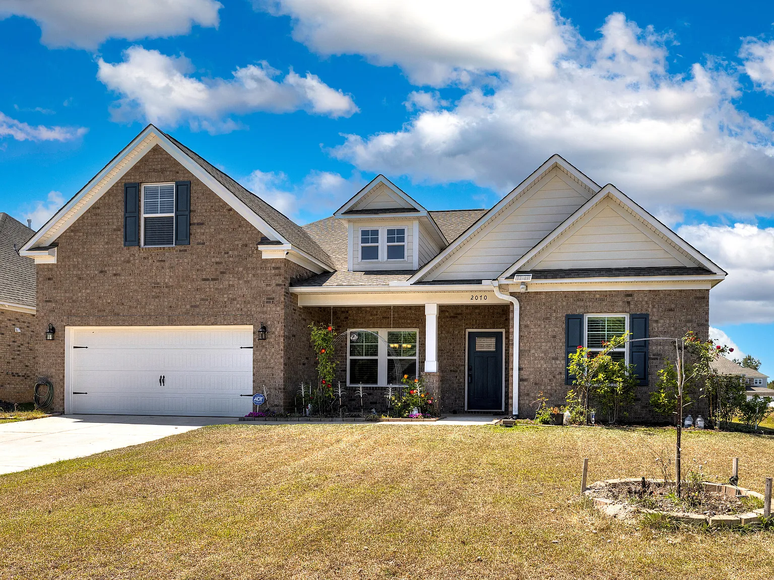 3 bed, 2.5 bath, 2730 sqft, $2,500 — Photo 1