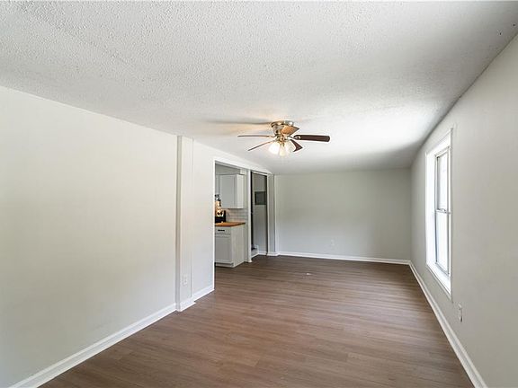 3rd image of 1017 Smith Ave