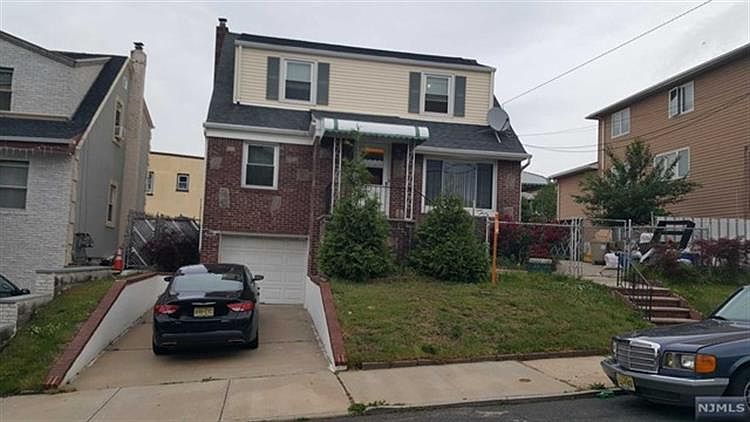 1st image of 114 Stevens Pl