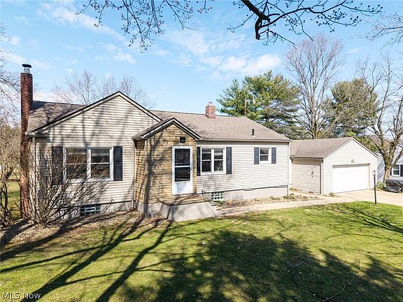 2nd image of 2427 Wadsworth Rd