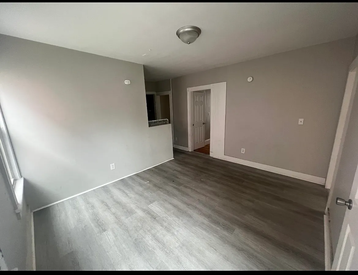 2 bed, $1,600 — Photo 2