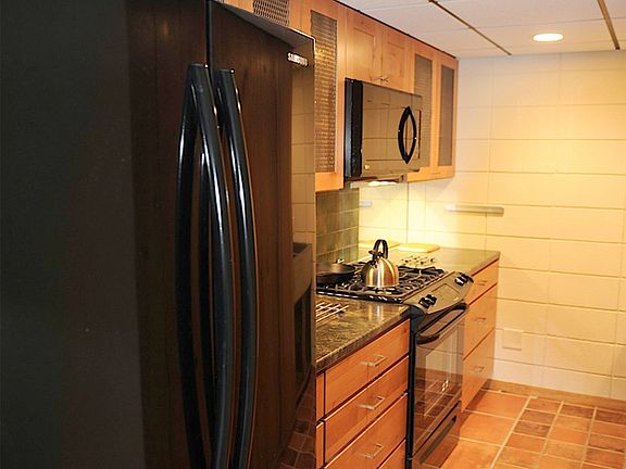 Gourmet kitchen