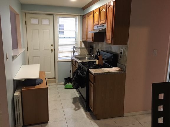 4th image of 3713 Oceanic Ave #1