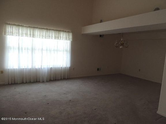 3rd image of 894B Stratford Ct