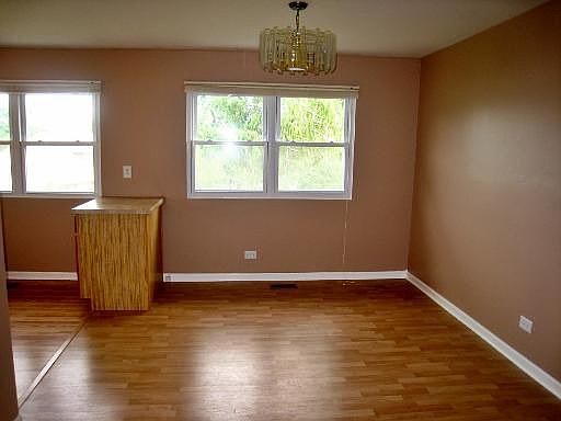 3rd image of 915 Borden Dr