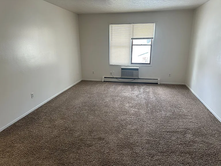 2523 E Midlothian Blvd — Photo 4