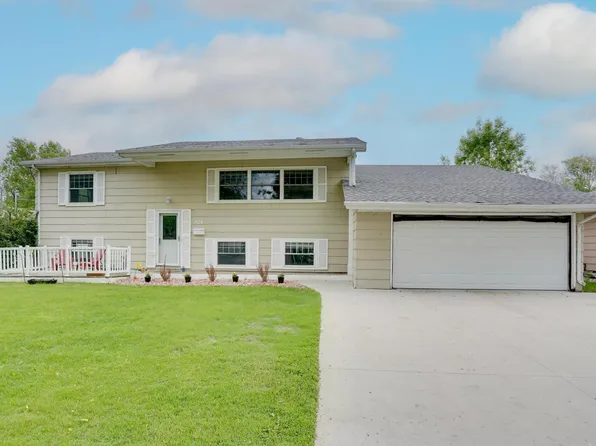 324 Cherry Ct, West Fargo, ND 58078
