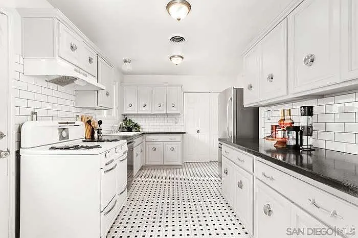 3 bed, 1782 sqft, $4,200 — Photo 4