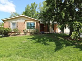 11923 Shallowbrook Dr, Saint Louis, MO 63146