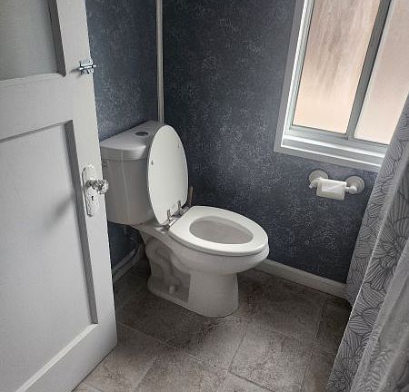5th image of 3600 Lincoln Ave #1