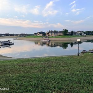 3828 Lakewood Dr SE, Mandan, ND, 58554