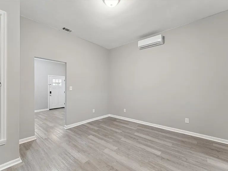 810 - 816 West 38th Street — Photo 9