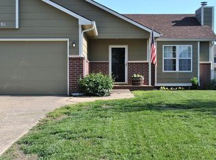 701 W Deerfield Cir, Valley Center, KS 67147