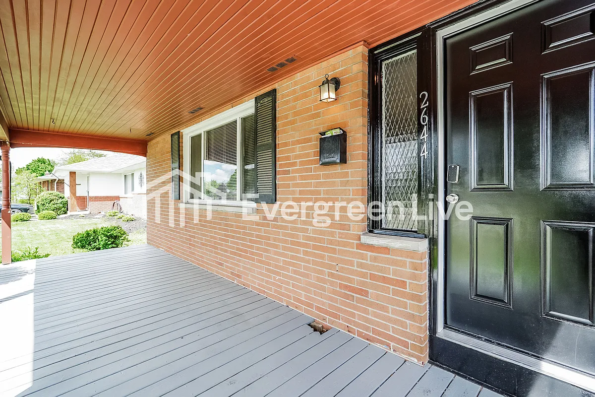 Building Photo - 2644 Queensway Dr