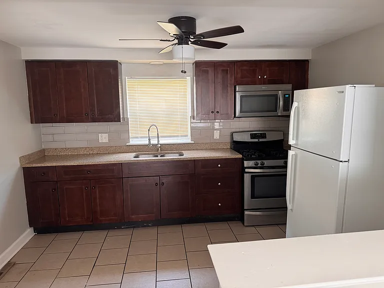 18446 Torrence Ave #1E — Photo 2