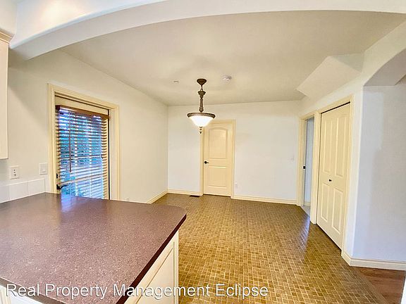 4th image of 16382 SE 40th St