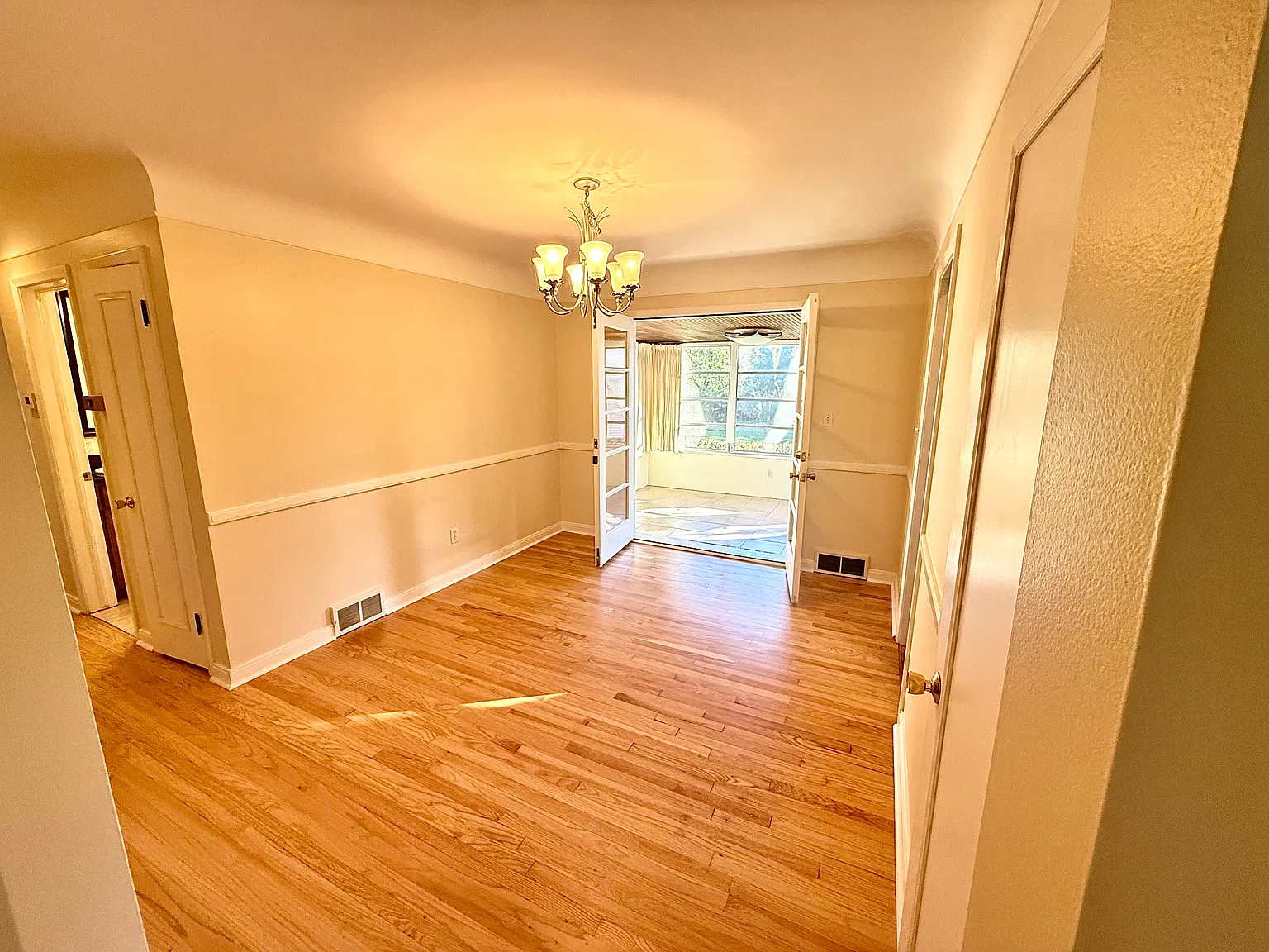 3 bed, 2.5 bath, 1353 sqft, $2,900 — Photo 3