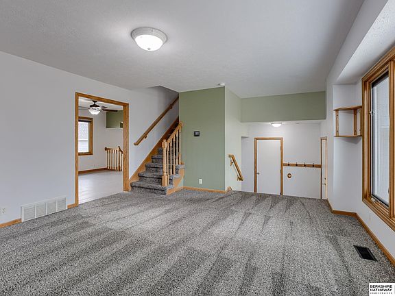 4th image of 7127 Ivy Lane Dr