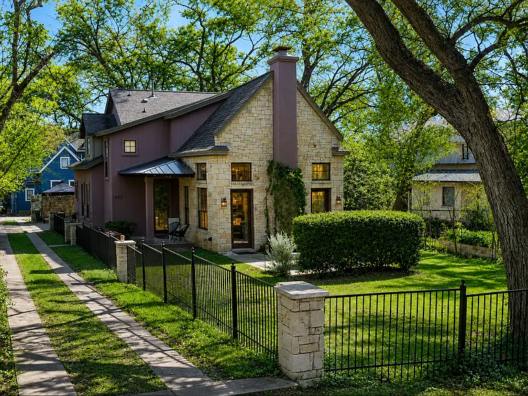 2309 Kinney Rd — Photo 1