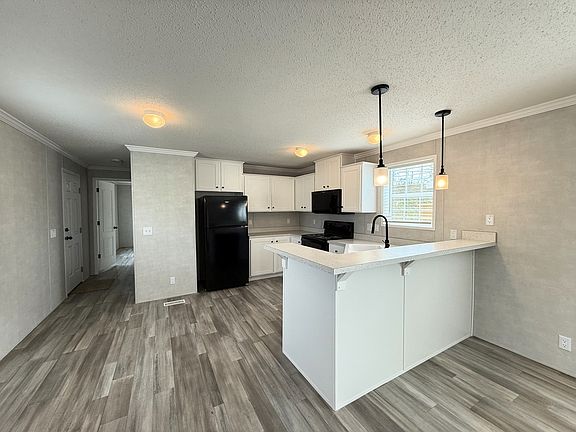 3rd image of 101 Scenic Ln