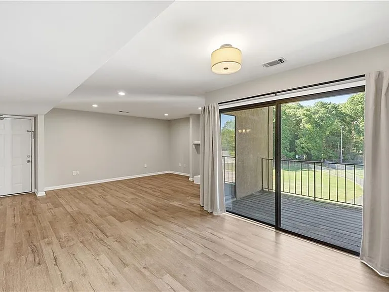 605 Candler St #B13 — Photo 8