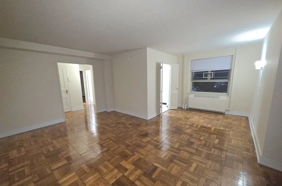 1 bed, 806 sqft, $2,304 — Photo 2