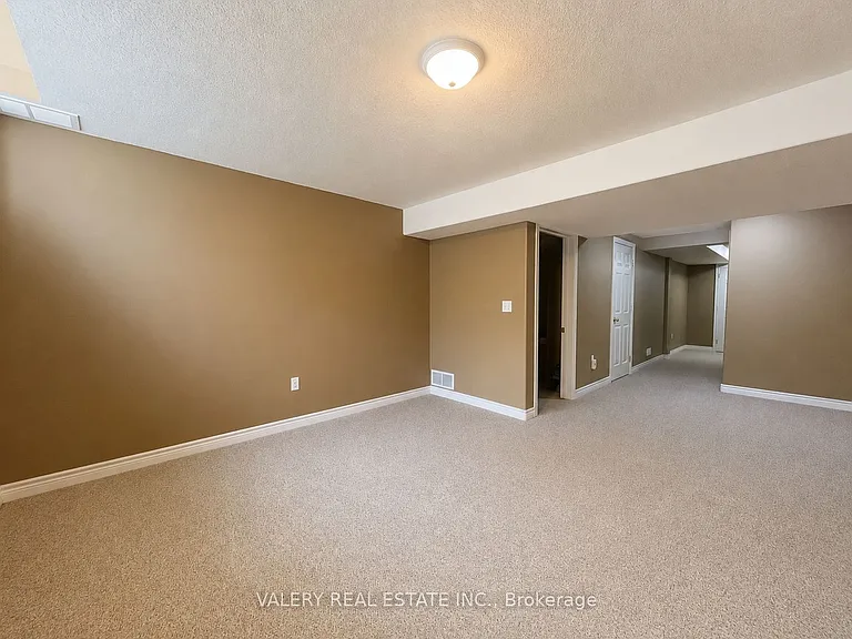 555 Grasslands Ct — Photo 9