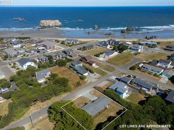 865 Newport Ave SW, Bandon, OR 97411