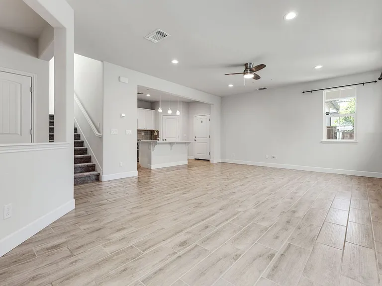 19218 Coliseum Ln — Photo 5