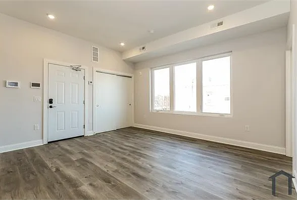 953 Belmont Ave — Photo 6