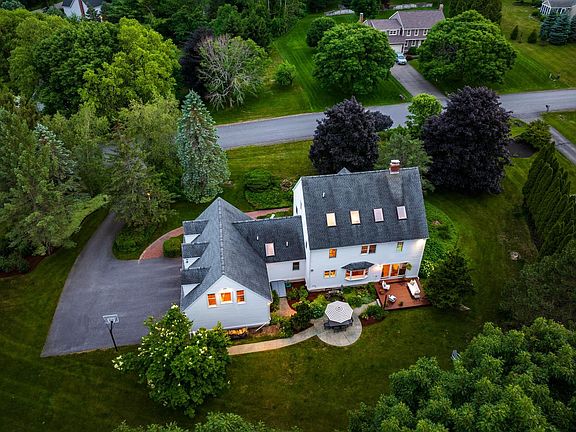 3rd image of 4 Berry Hill Road