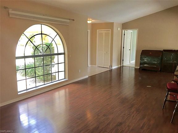 4th image of 1504 SW 54th Ter