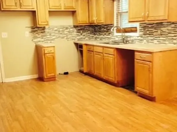 5702 Maldon Dr, Louisville, KY 40216